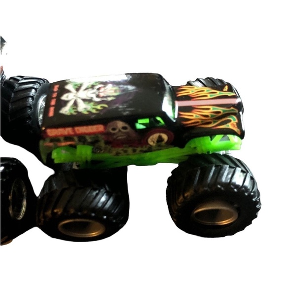 Lot of 4 Hot Wheels Monster Jam Trucks T-Maxx Grave Digger Scarlet Bandit + 1 - Picture 2 of 15